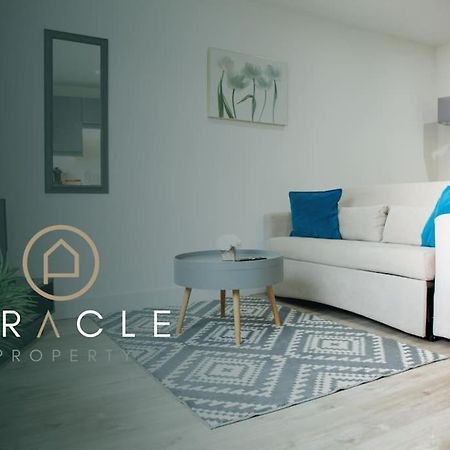 Bridge House Apartments - Free Parking Shottery Екстер'єр фото