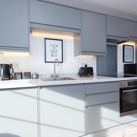 Bridge House Apartments - Free Parking Shottery Екстер'єр фото