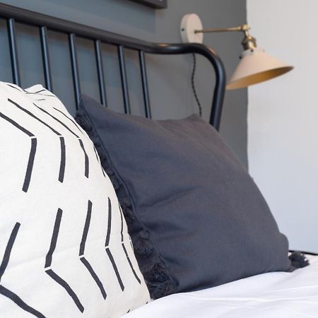 Bridge House Apartments - Free Parking Shottery Екстер'єр фото