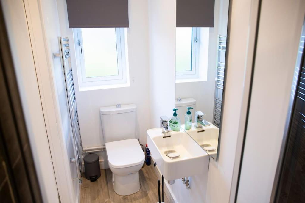 Bridge House Apartments - Free Parking Shottery Екстер'єр фото