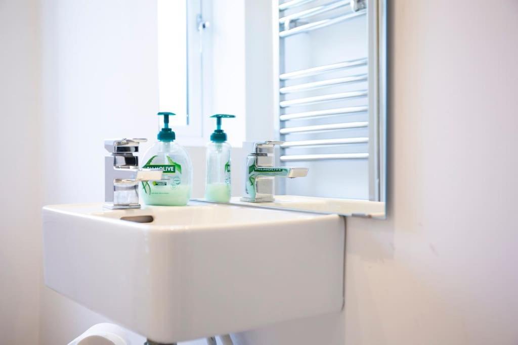 Bridge House Apartments - Free Parking Shottery Екстер'єр фото