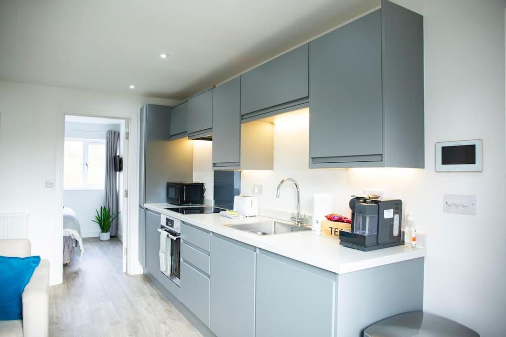 Bridge House Apartments - Free Parking Shottery Екстер'єр фото