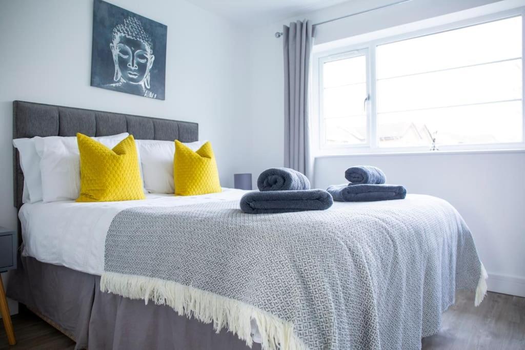 Bridge House Apartments - Free Parking Shottery Екстер'єр фото
