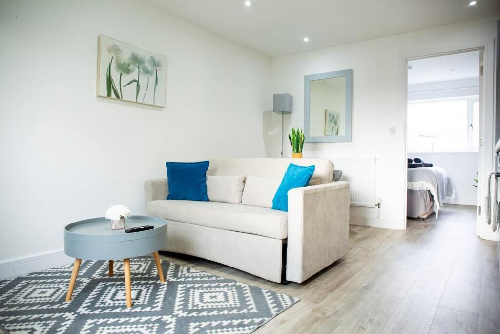 Bridge House Apartments - Free Parking Shottery Екстер'єр фото