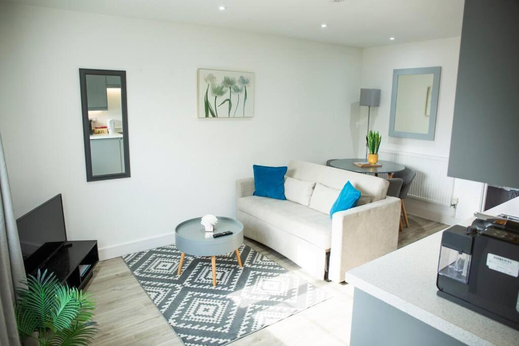 Bridge House Apartments - Free Parking Shottery Екстер'єр фото