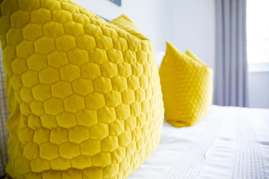 Bridge House Apartments - Free Parking Shottery Екстер'єр фото