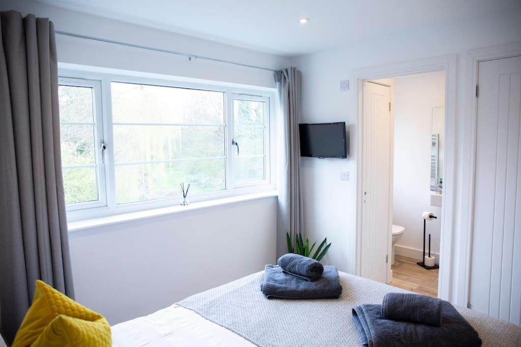 Bridge House Apartments - Free Parking Shottery Екстер'єр фото