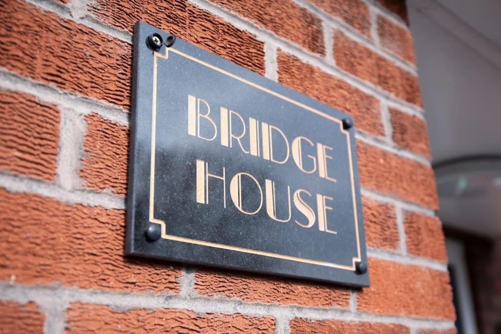 Bridge House Apartments - Free Parking Shottery Екстер'єр фото