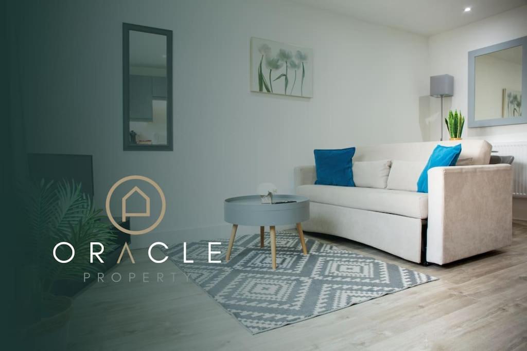 Bridge House Apartments - Free Parking Shottery Екстер'єр фото
