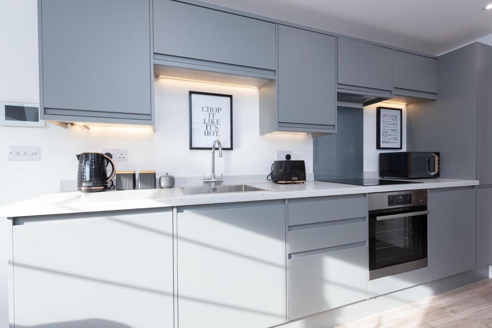 Bridge House Apartments - Free Parking Shottery Екстер'єр фото