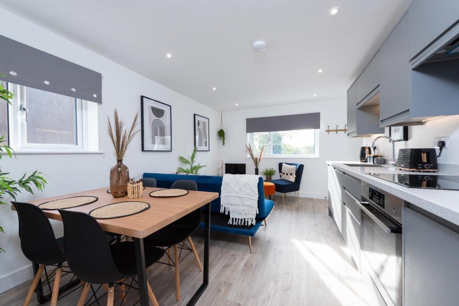 Bridge House Apartments - Free Parking Shottery Екстер'єр фото